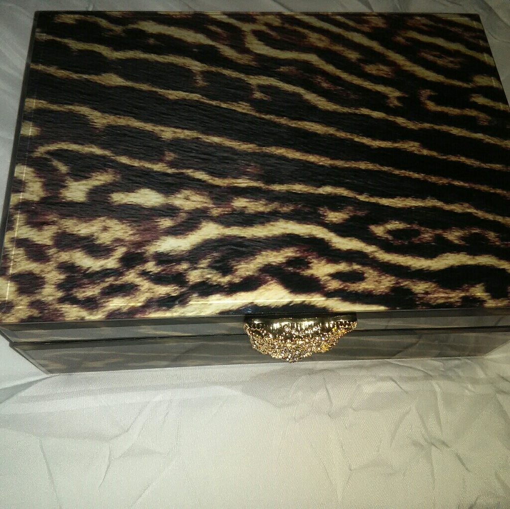Jewelry box
